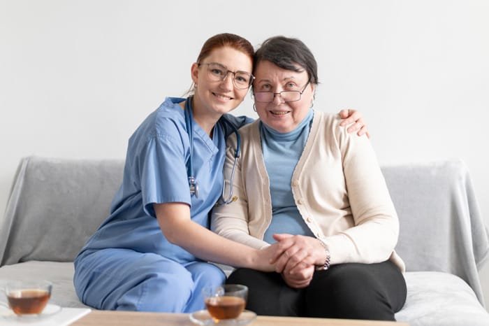 Cuidados especializados para adultos mayores en casa